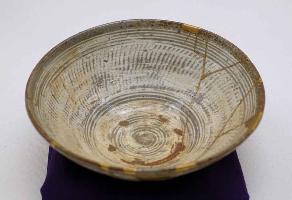 A Korean tea bowl from16th century (the kintsugi vase). Used with permission: Wikimedia Commons.