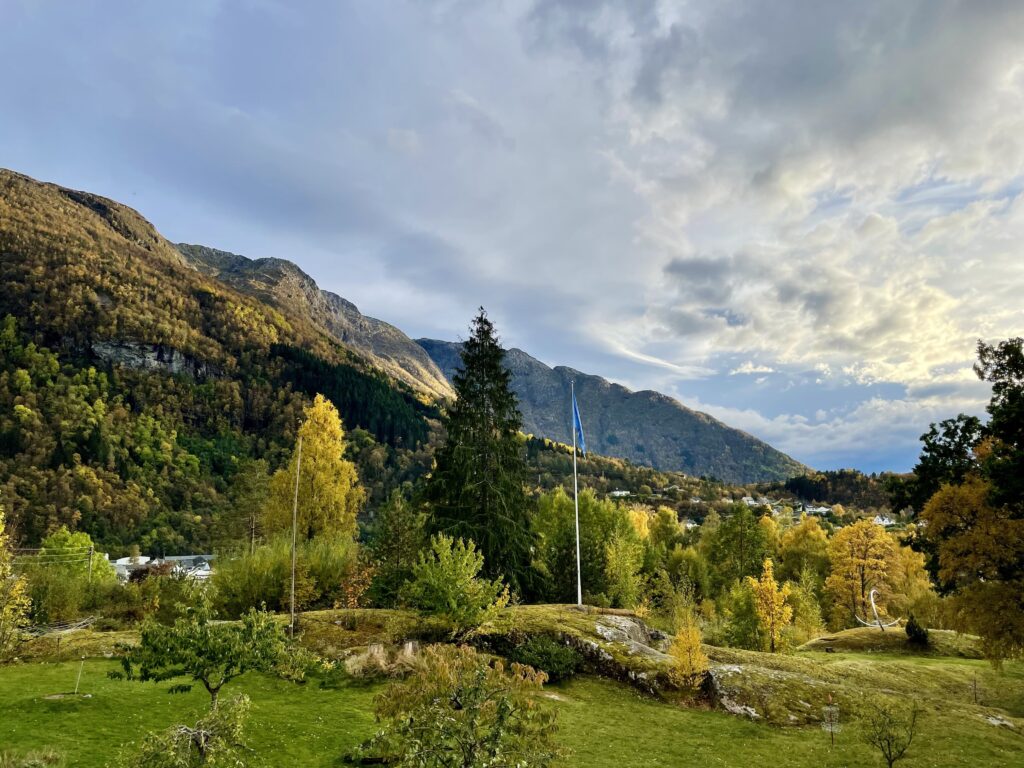 View towards Folgefonna from Jonatunet.