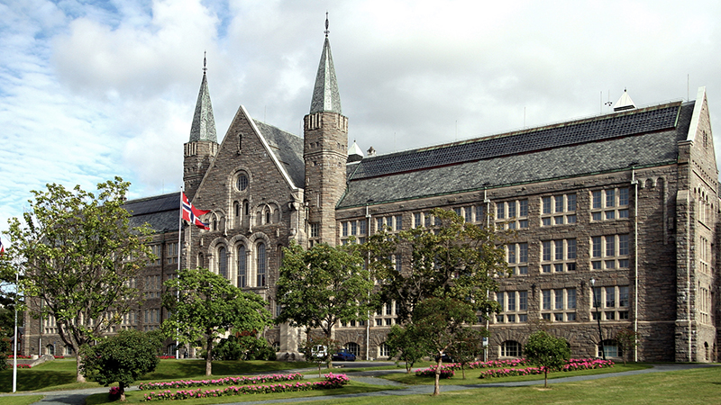 Fasaden til Gløshaugen. Foto.