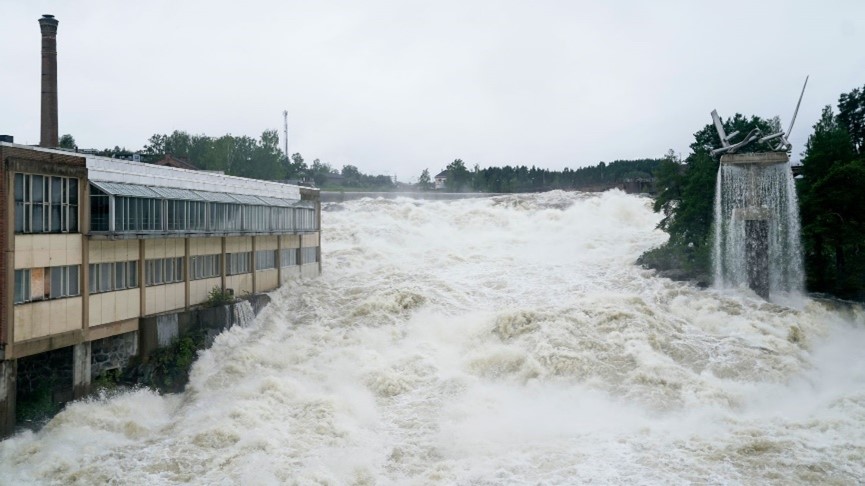 Hønefossen i Ådalselva. Ekstremvær førte til den største flommen på 50 år. 